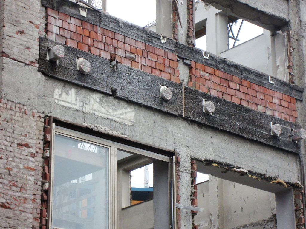 Datei:Jakominiplatz 8, Fassadenrest b - Kopie.JPG