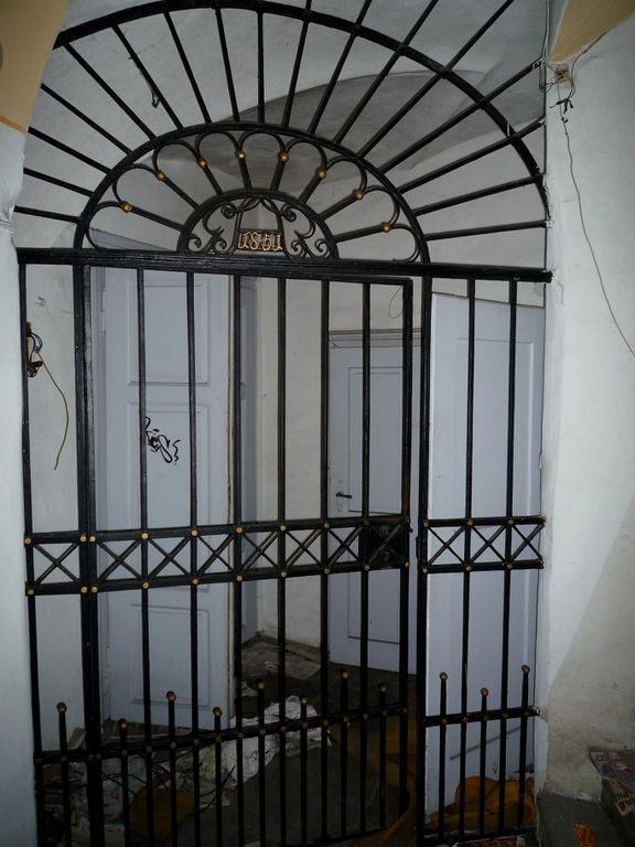 Datei:Castellhof, schmiedeeisernes Tor.jpg