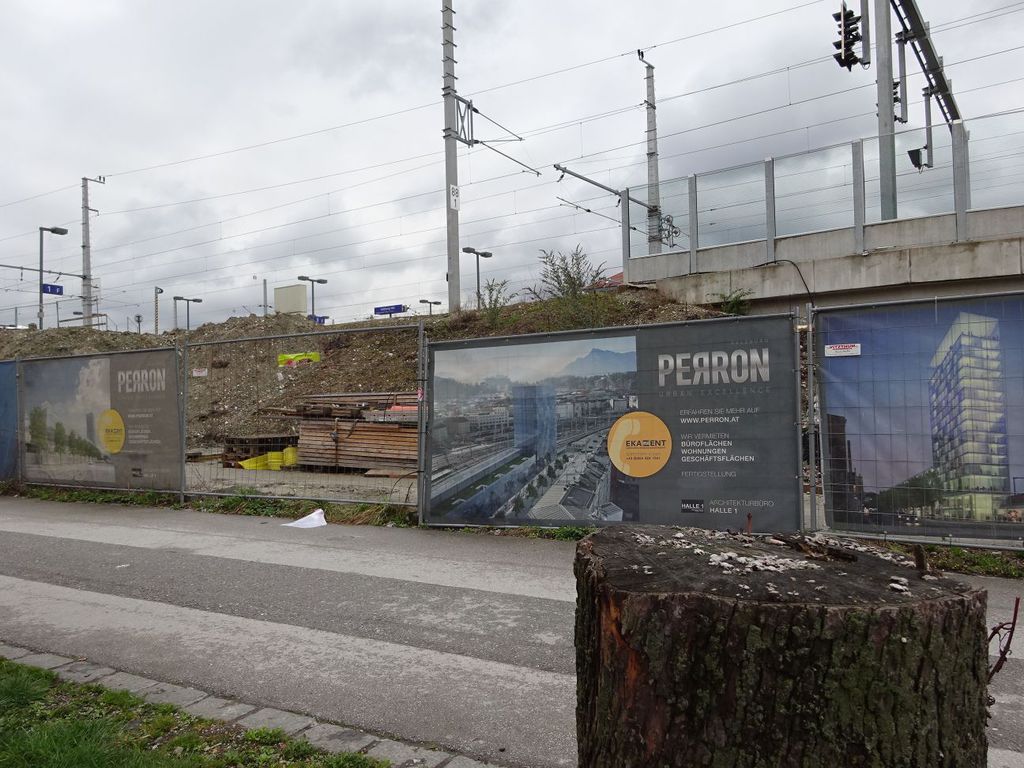 Datei:Perron 2 Salzburg.jpg