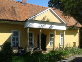 Front mit Portikus - 2018