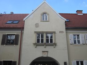 Einfahrt mit Wappen "SHW 1948" - Laukhardt 2011